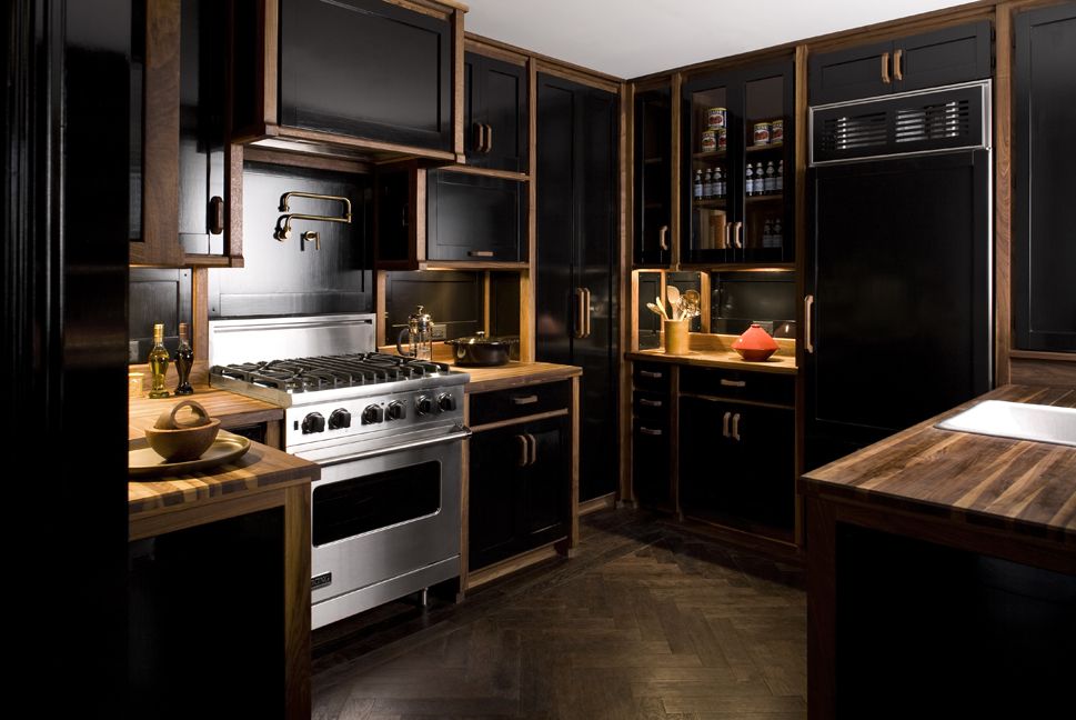 Black and wood kitchen design