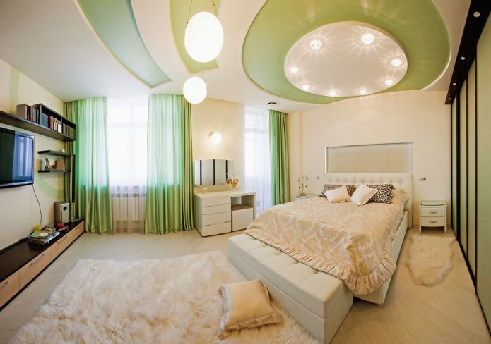 двухуровневый натяжной потолок в спальне белого и зеленого цвета