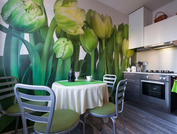 Зеленые фотообои с изображением тюльпанов в дизайне кухни