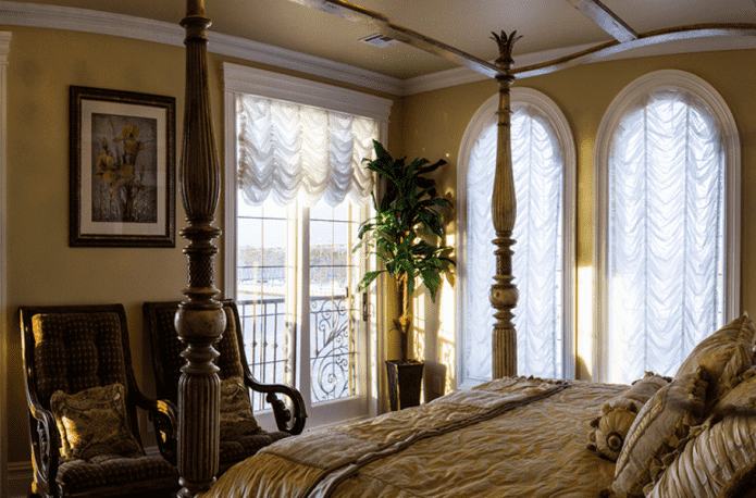 шторы маркизы в интерьере спальни