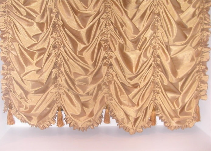 шторы маркизы из атласной ткани