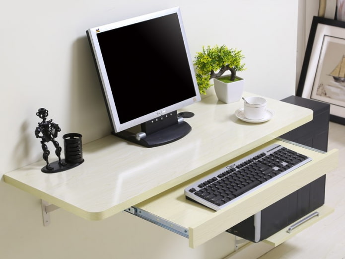 стол для компьютера с полкой под клавиатуру