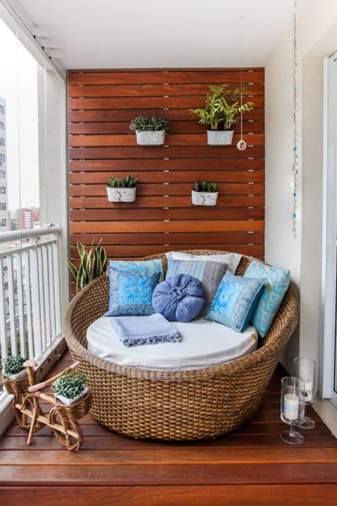 дизайн зоны отдыха на балконе