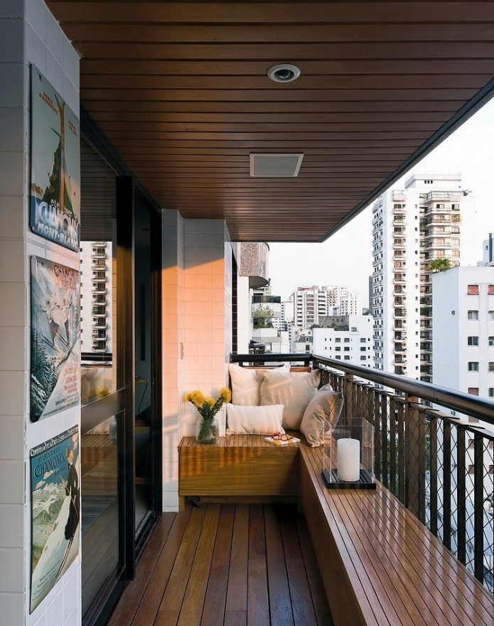 отделка потолка в интерьере балкона