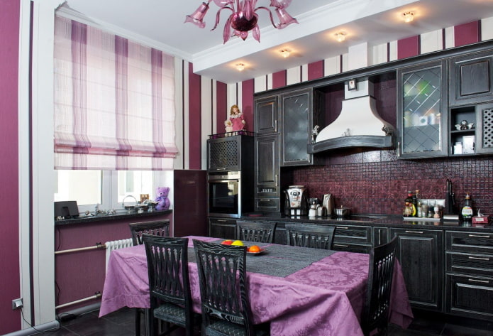 интерьер кухни в черно-фиолетовых тонах