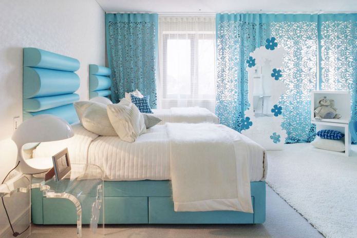 бело-голубой цвет в интерьере спальни