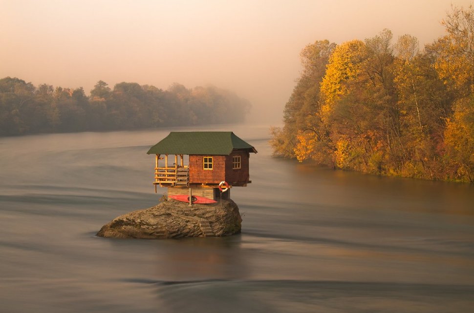 Уединенный дом на реке Дрине