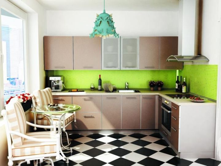 Диагональная укладка черно-белой плитки на полу кухни