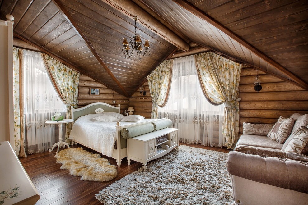 Меблировка спальни в деревянном доме