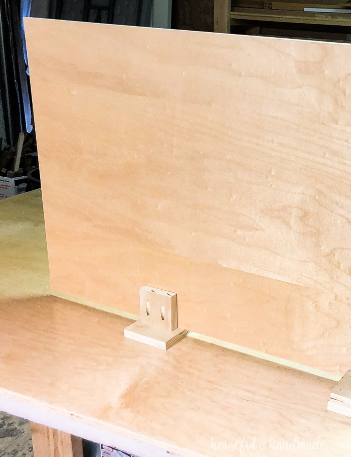 These easy to make helping hands give you and extra set of hands (or two) when working in the garage. Super helpful for larger projects like building your own cabinets. Housefulofhandmade.com