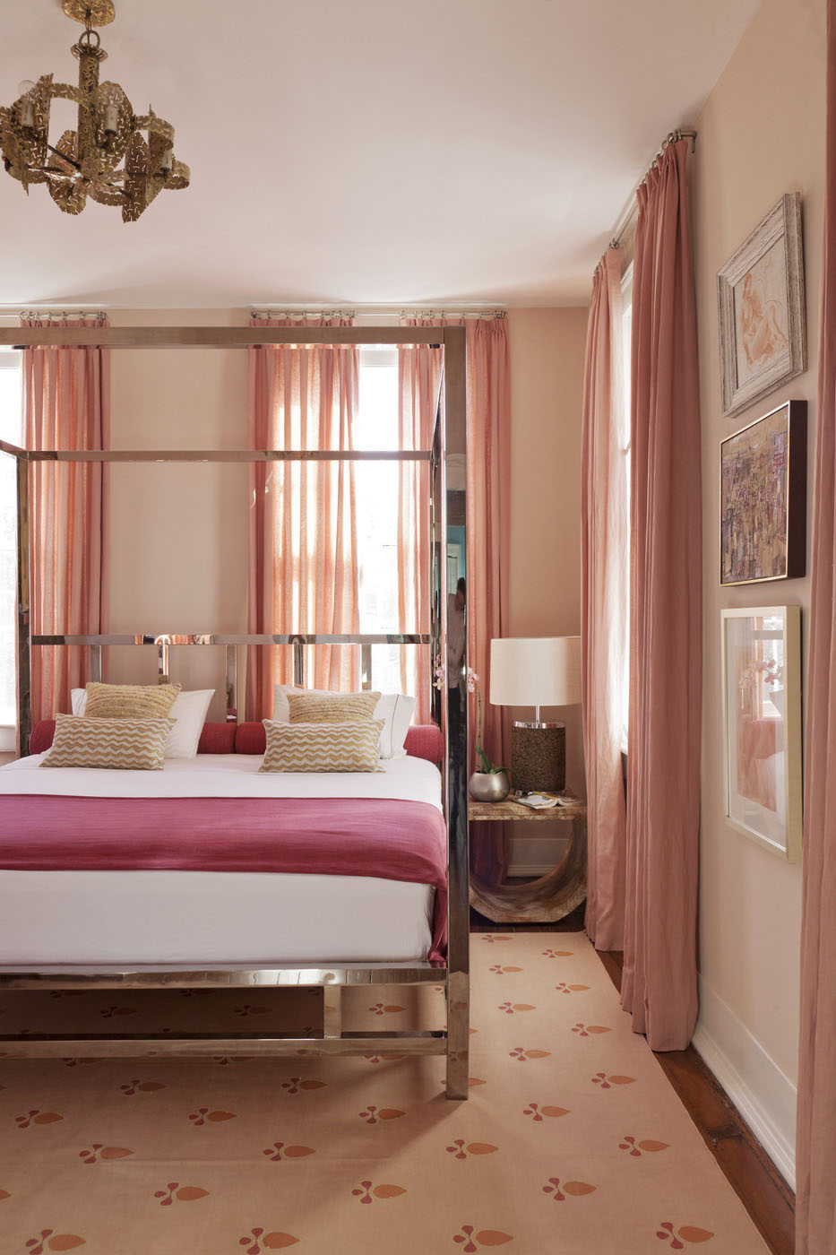 Нежно-розовый оттенок дизайна спальни