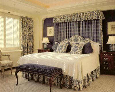 шторы на одну сторону для спальни в романтическом стиле