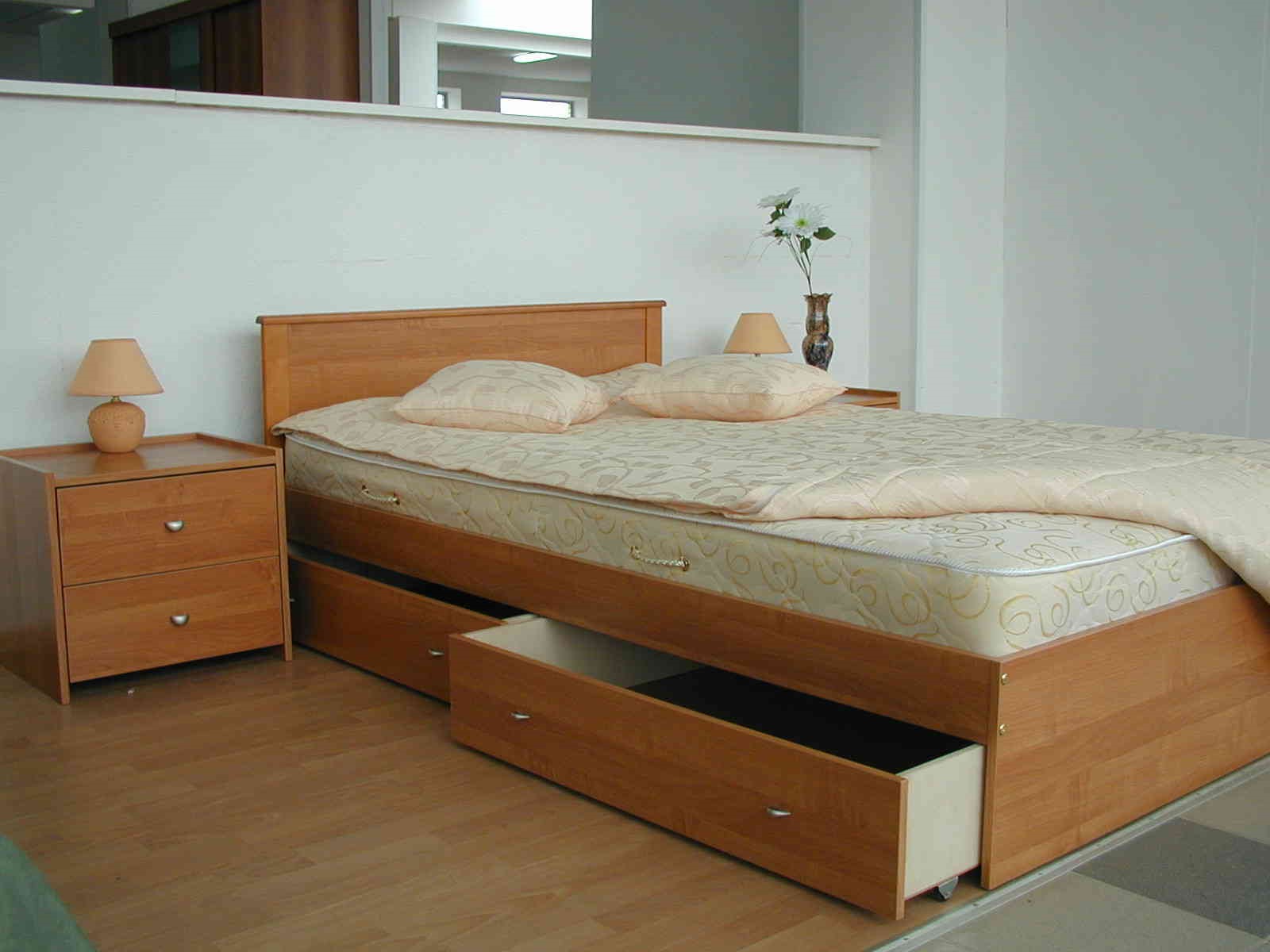 Кровать-подиум с нишей для хранения вещей