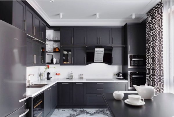 Классика всегда в моде: как оформить дизайн интерьера маленькой кухни в классическом стиле
