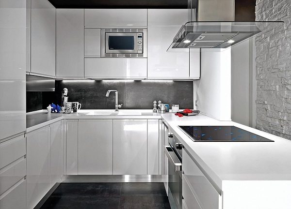 черно-белая кухня в интерьере фото