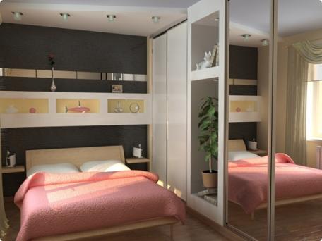 Шкаф-купе с зеркальными створками в небольшой спальне