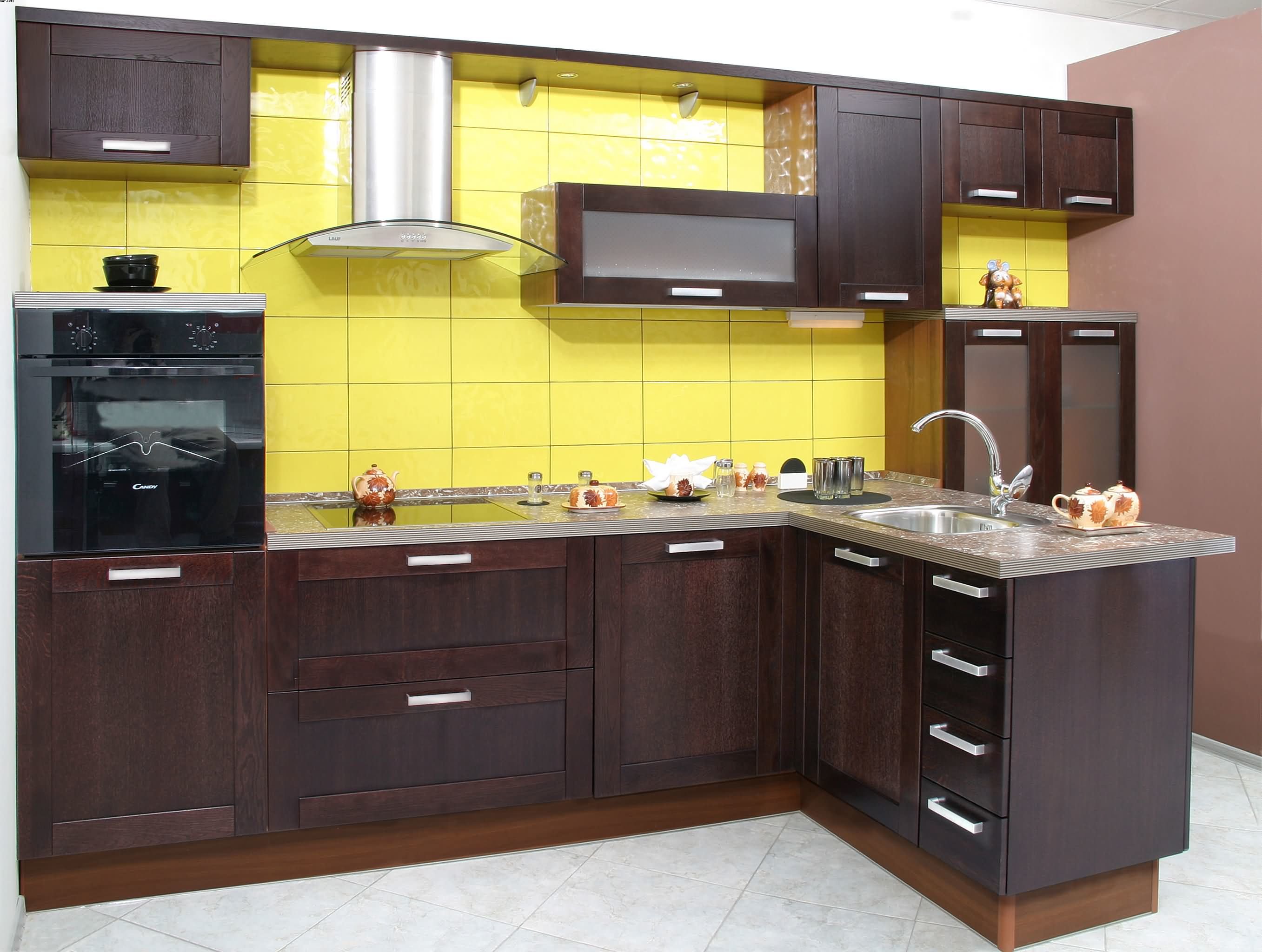 Кухни в коричневом цвете: Дизайн кухни с темным полом: 70+ реальных .