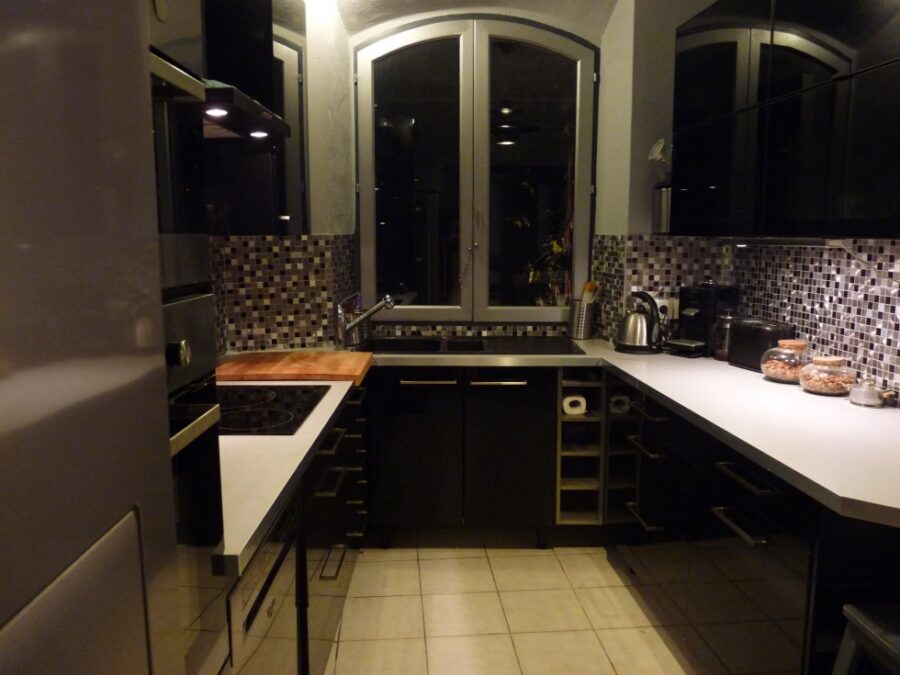 черные угловые кухни фото