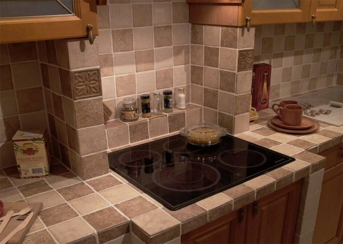 Granite tiles in the kitchen