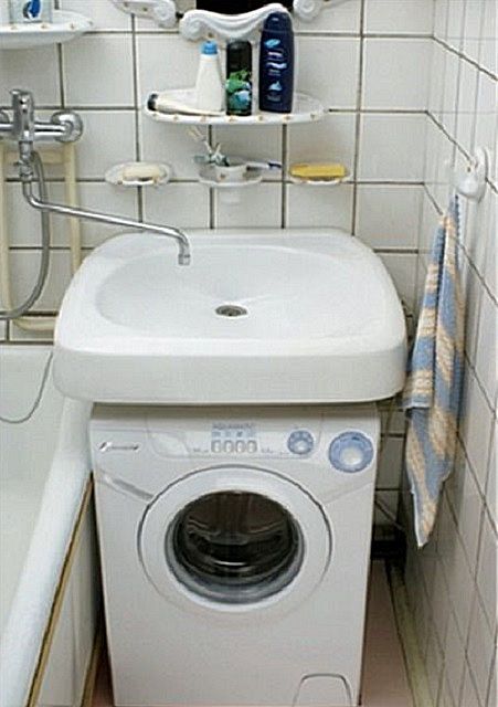 Возможен вариант установки общего смесителя с длинным изливом для раковины и ванны.