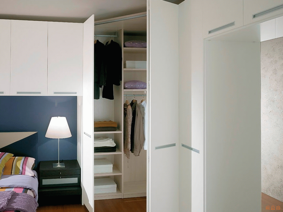 Шкаф для очень маленькой комнаты