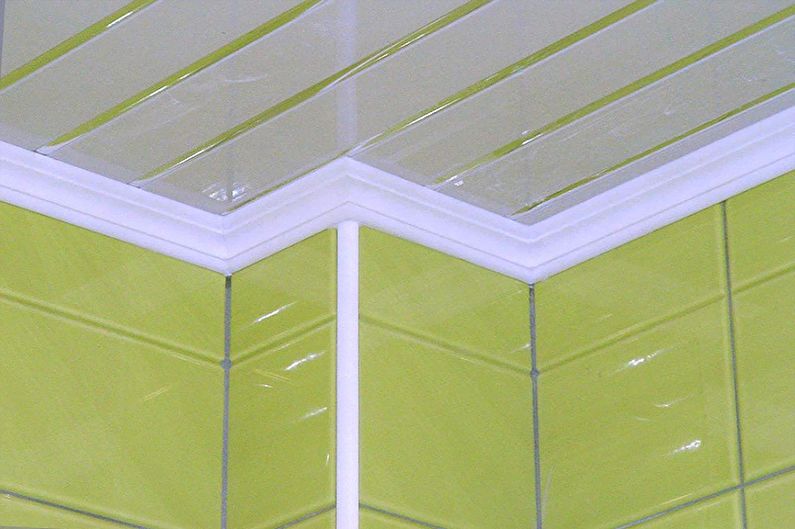 Виды плинтусов для натяжного потолка - Пластиковый карниз