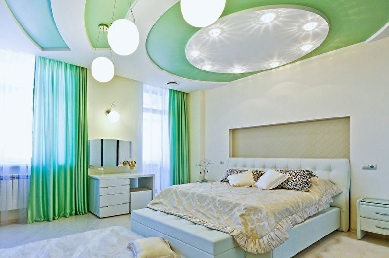 Зеленые натяжные потолки в спальне - фото