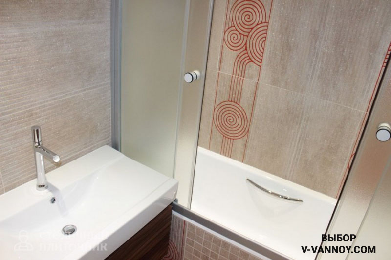 Маленькая ванная комната без туалета. Спокойные и светлые оттенки позволяют сделать помещение более объемным.