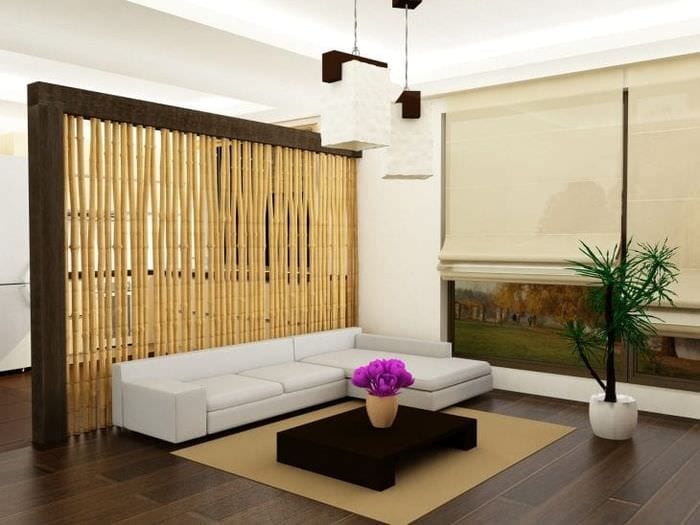 жалюзи с бамбуком в интерьере комнаты