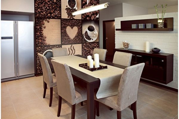 Тематический узор кофе и чашек является одним из самых трендовых – он гармонично вписывается в дизайн, а если комбинировать его другими расцветками покрытий – комната будет выглядеть очень стильно.